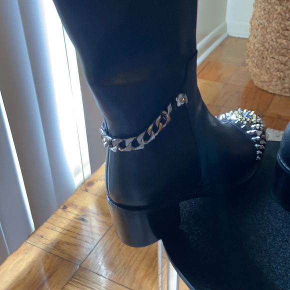 Boots - Picture 7 of 11